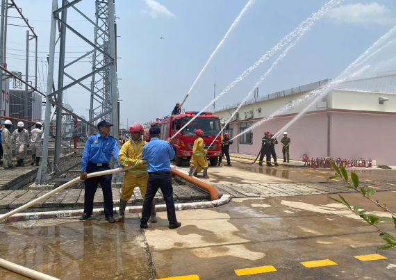 🔥 CÔNG TY BẢO VỆ HOÀNG PHÁT PHỐI HỢP CÔNG AN LỘC NINH VÀ NHÀ MÁY NĂNG LƯỢNG MẶT TRỜI 123 DIỄN TẬP PCCC THỰC TẾ 🔥